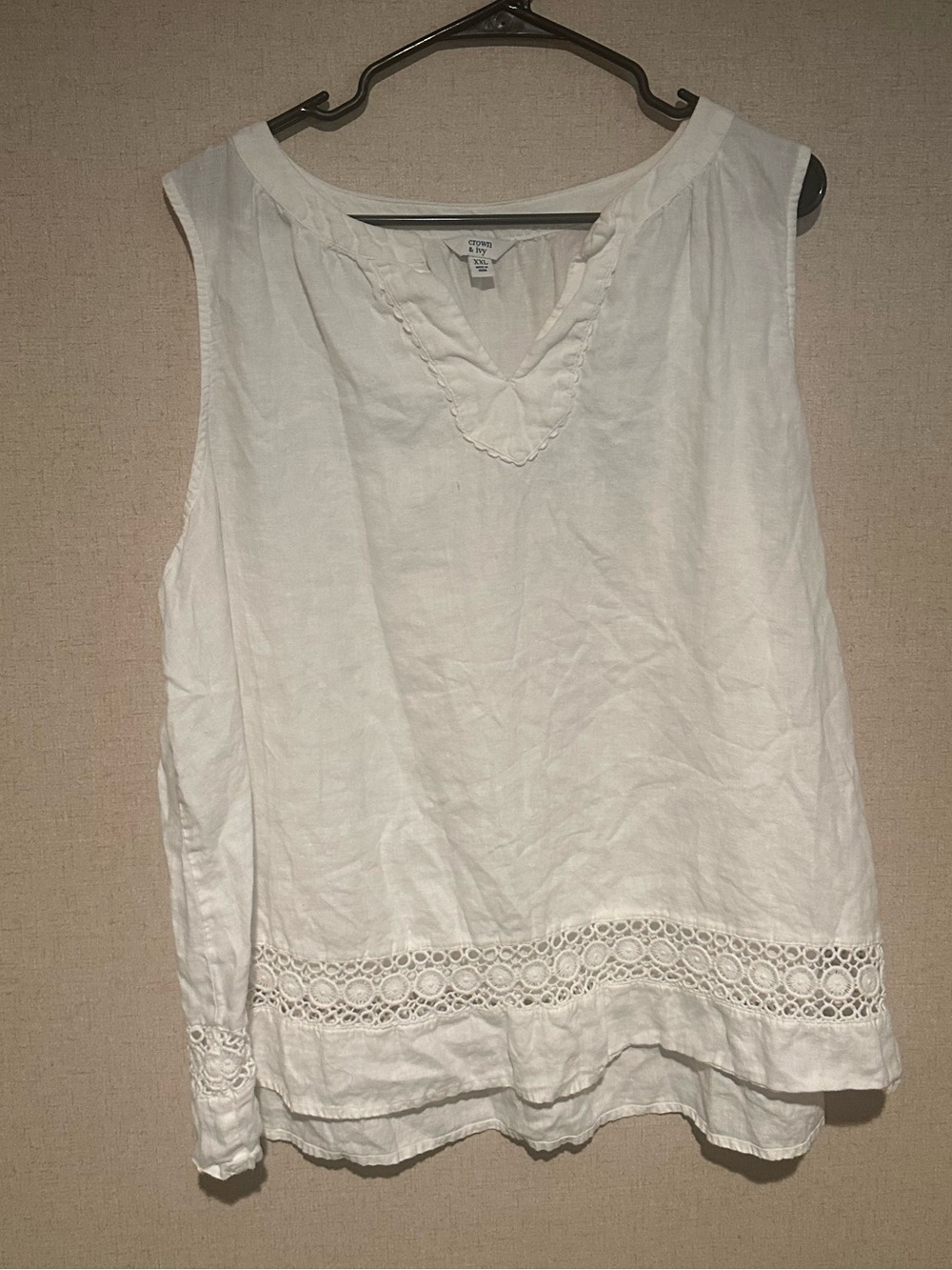 crown & ivy White Sleeveless Crochet-Hem Tank